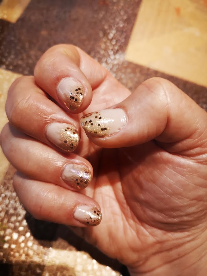 gouden nail art feestnagels