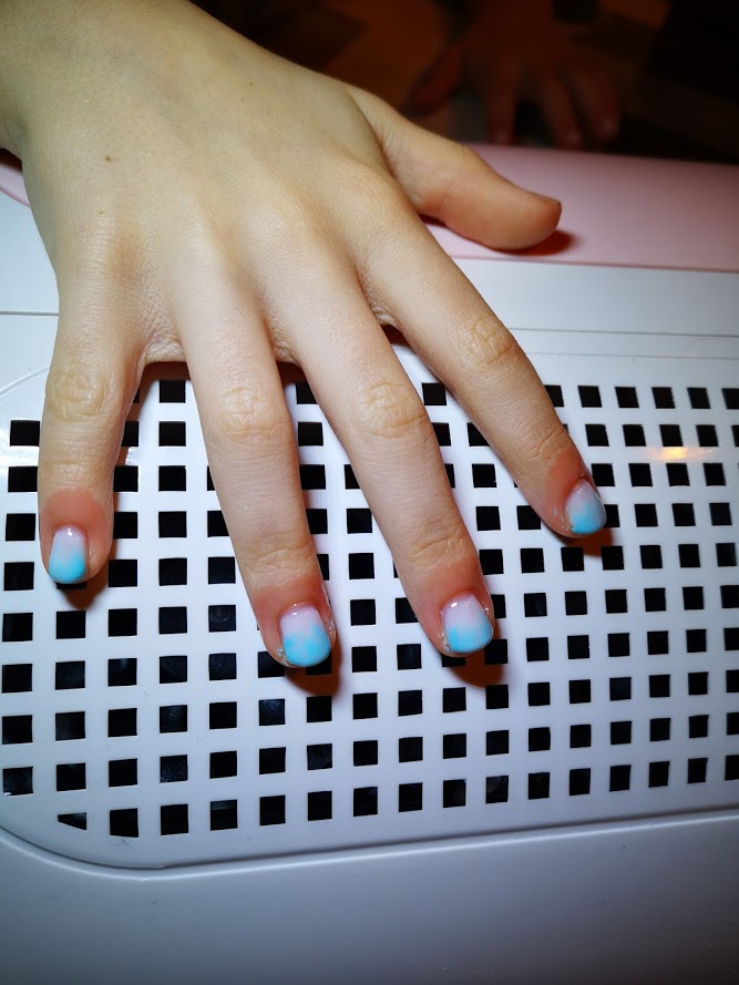 blauw-wit nail art