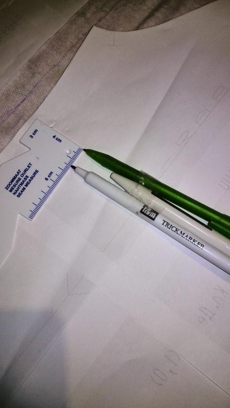 Prym Trickmarker en zoomliniaal voor het toevoegen van naadwaarde aan het patroon
