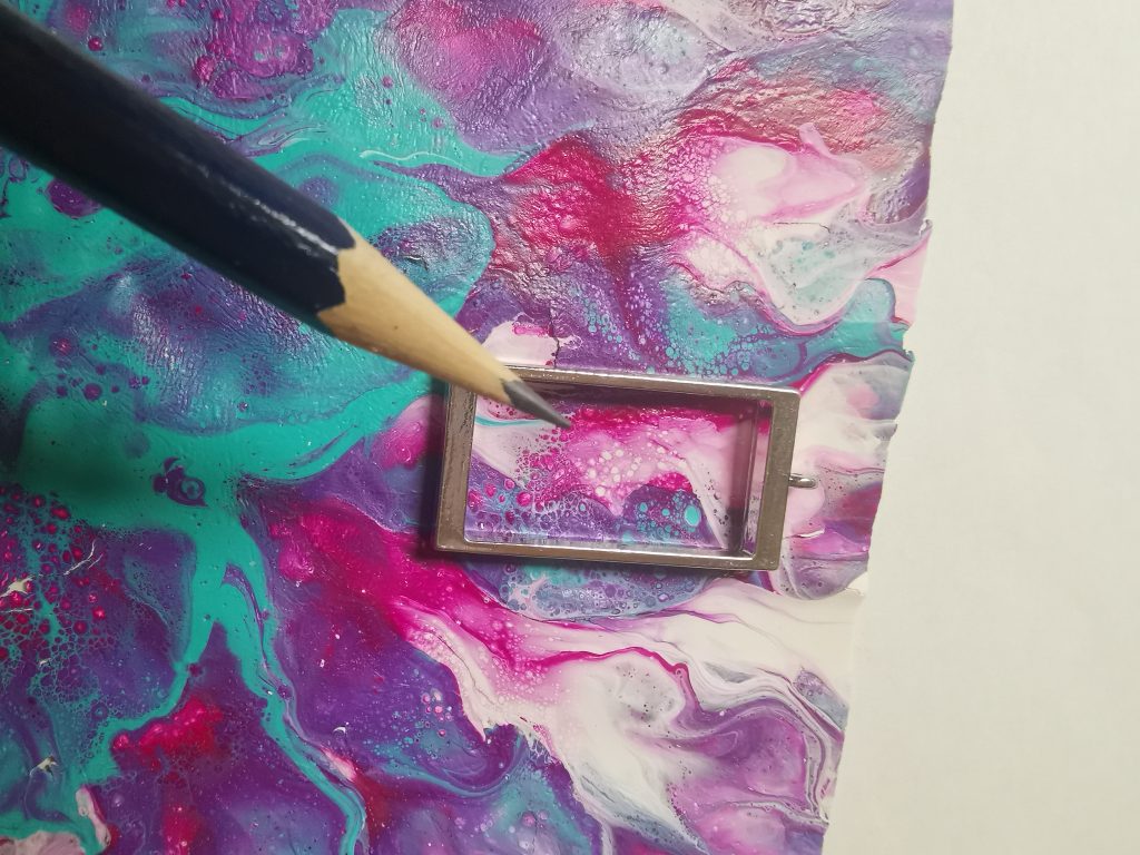 Positie van hanger op fluid-art leder bepalen