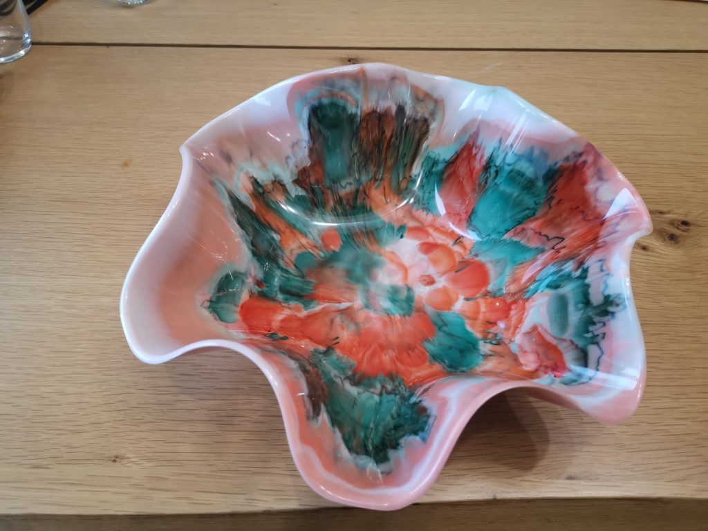 Organische epoxy schaal met koraal en teal kleurmix