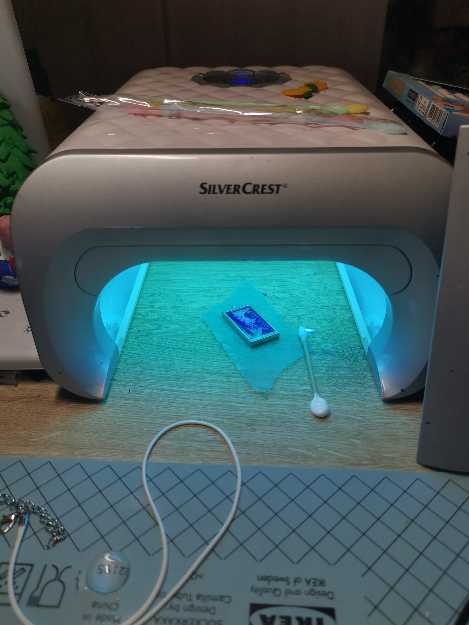 Pendant under UV lamp