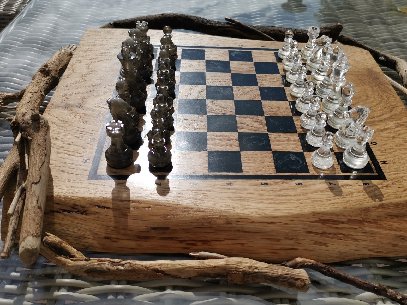 Detailfoto van handgemaakt houten schaakbord