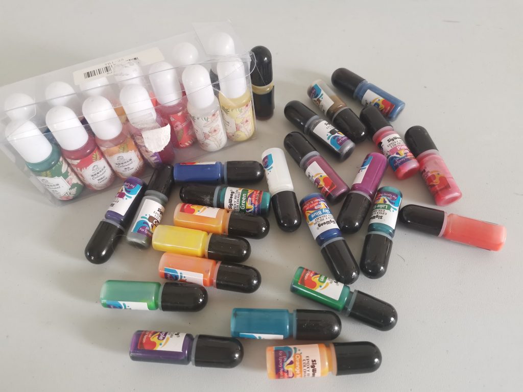 Liquid dyes close-up losse kleurflesjes voor epoxy resin