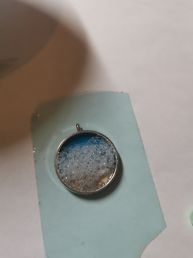 Zeepbellen in de witte pigmentlaag voor het vormen van cellen