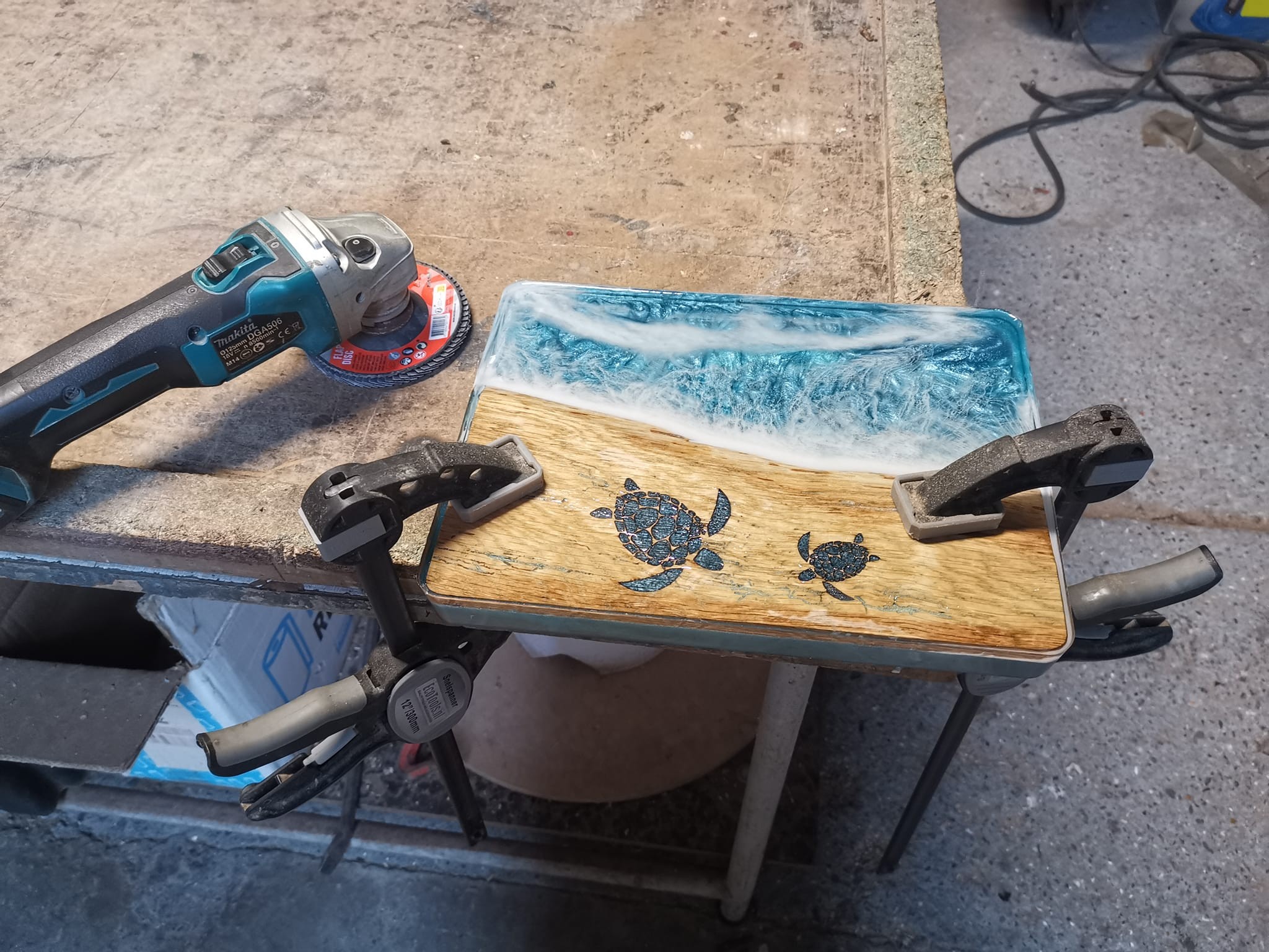 Randen bijwerken met haakse slijper