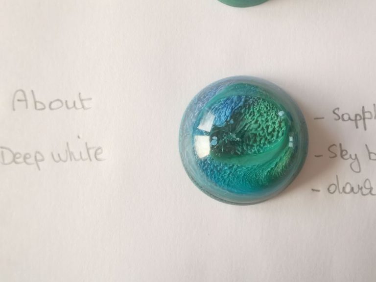 About sapphire sky blue dark green fine cells