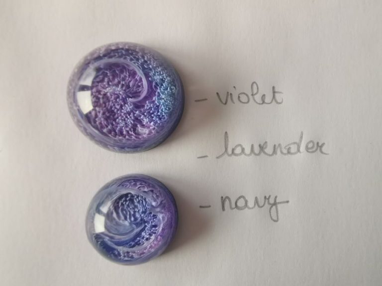 Petri dish resin met DecorRom Violet Lavender Navy met felle paarse tinten