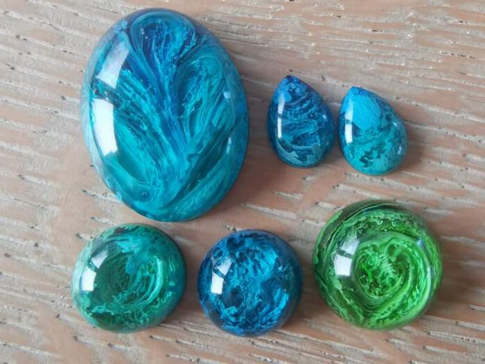 Petri dish resin cabochons groene en blauwe groep GR sinker