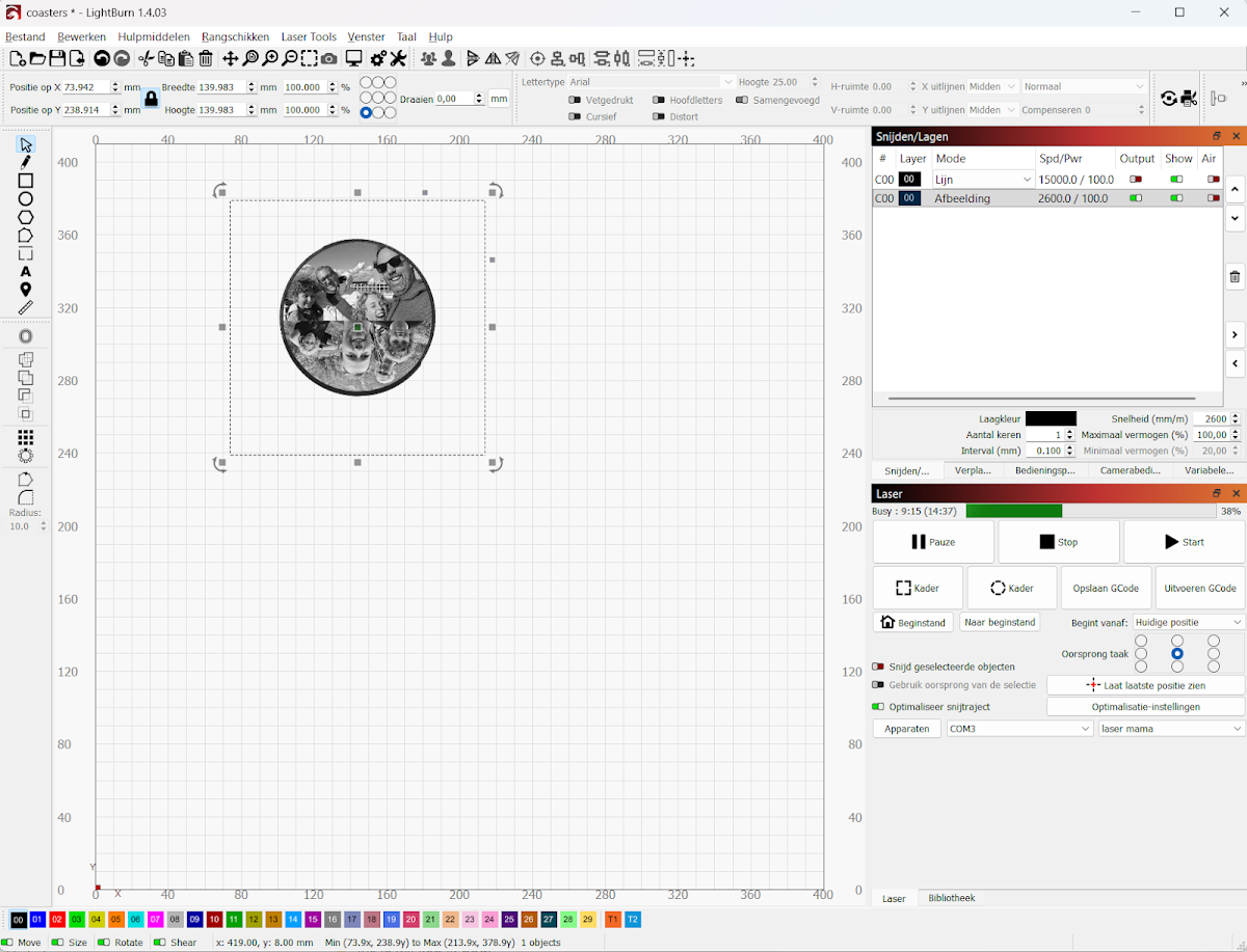 LightBurn pendant la gravure de la photo de famille sur le dessous-de-verre, barre de progression à 39%, paramètres Ligne 4500mm/min 100% et Image 2000mm/min 100%