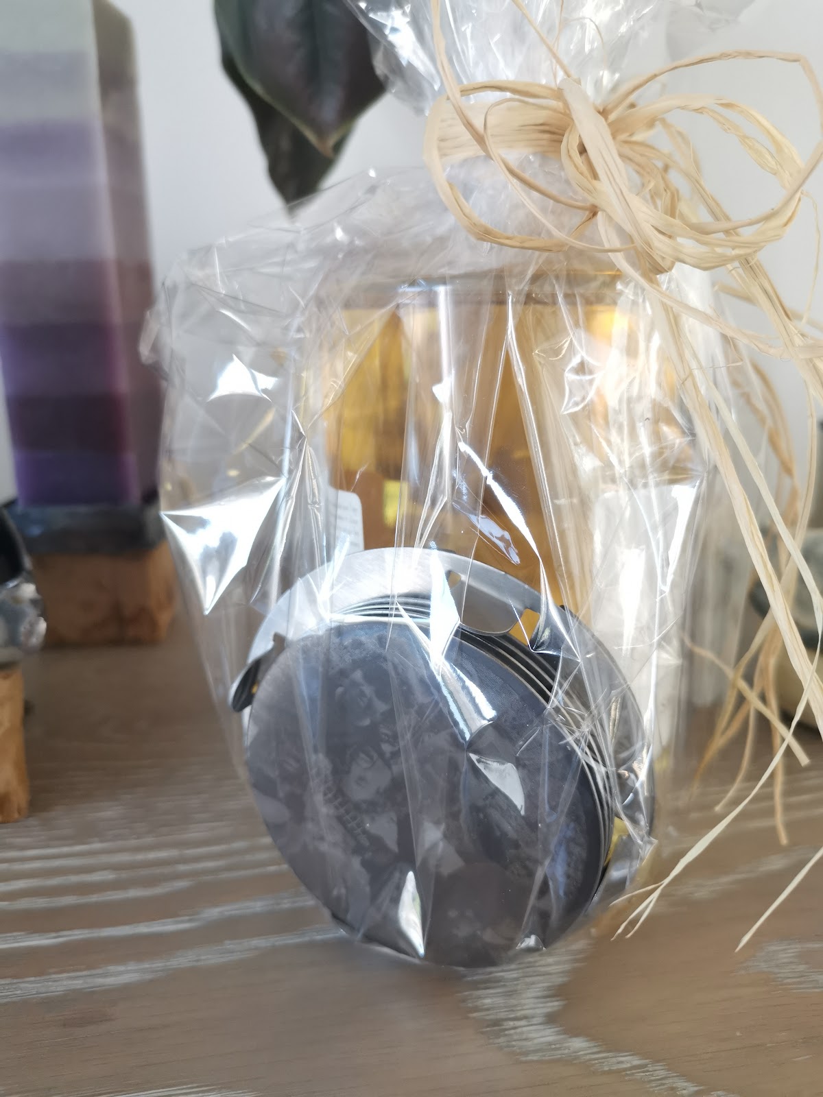 Dessous-de-verre gravés combinés avec une bouteille de vin comme cadeau personnalisé complet