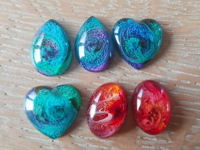 Overzicht alle 14 petri dish resin cabochons try-out 2 — DR LR en GR sinker