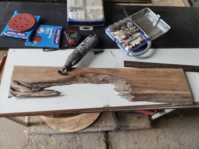 I fully cleaned the plank: loose wood pieces and dust were removed with a Dremel and compressed air.