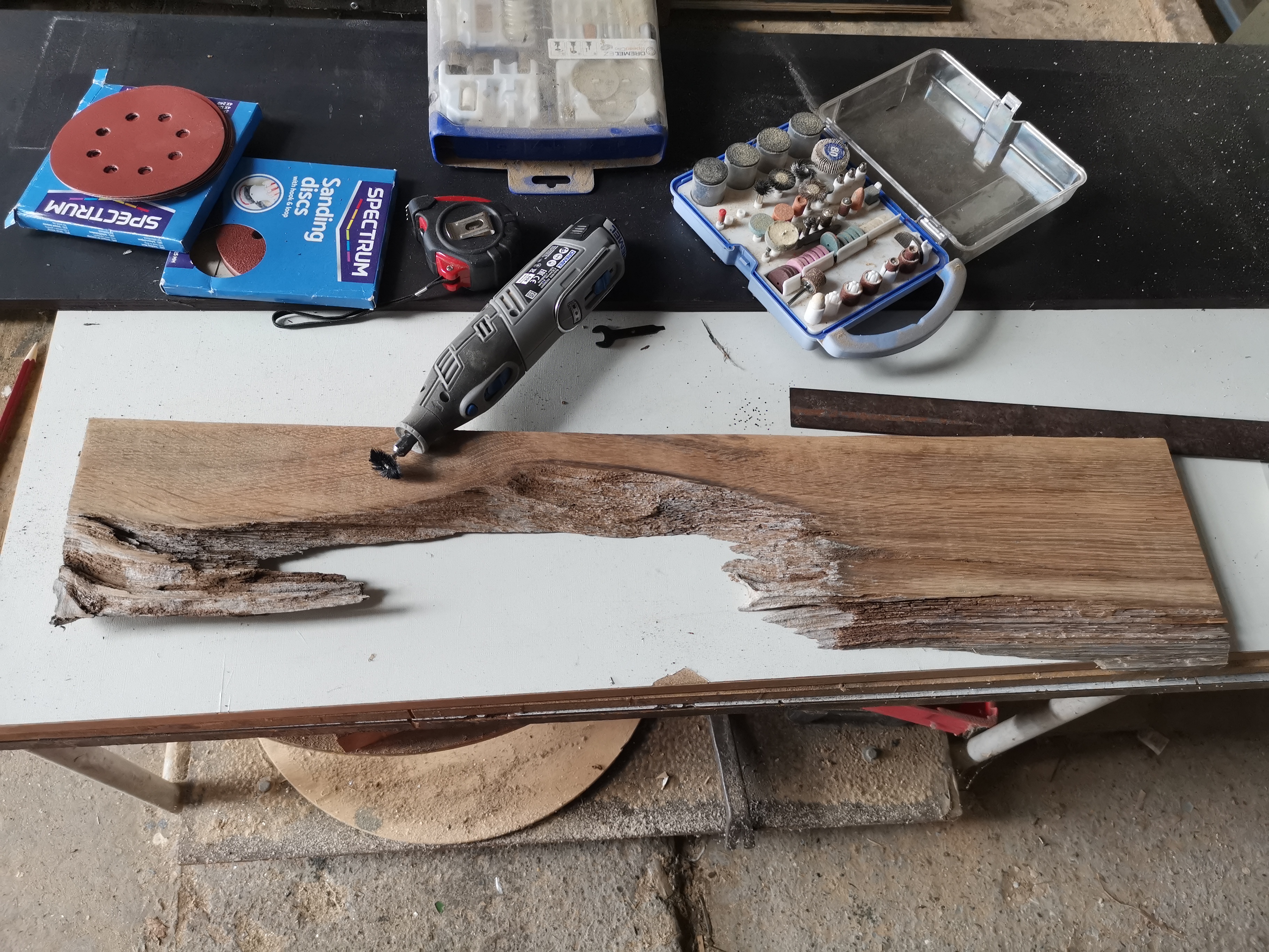 Plank reinigen met Dremel en perslucht