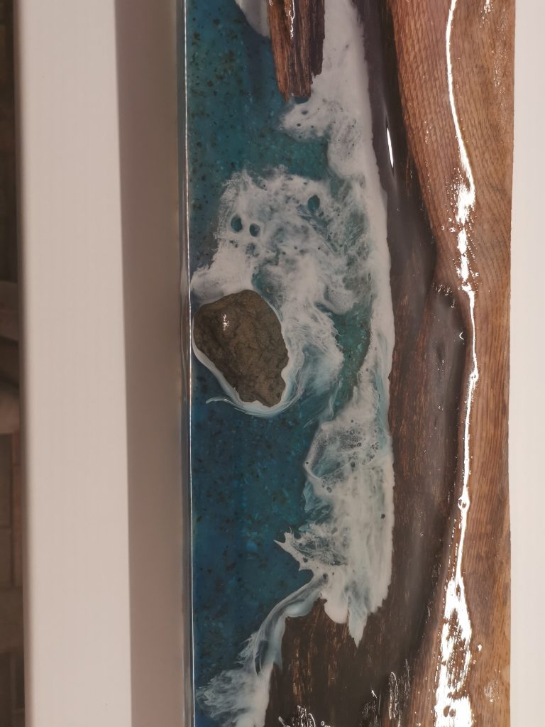 When the layers were almost dry and still slightly tacky, I poured a final clear epoxy layer to protect the scene.
