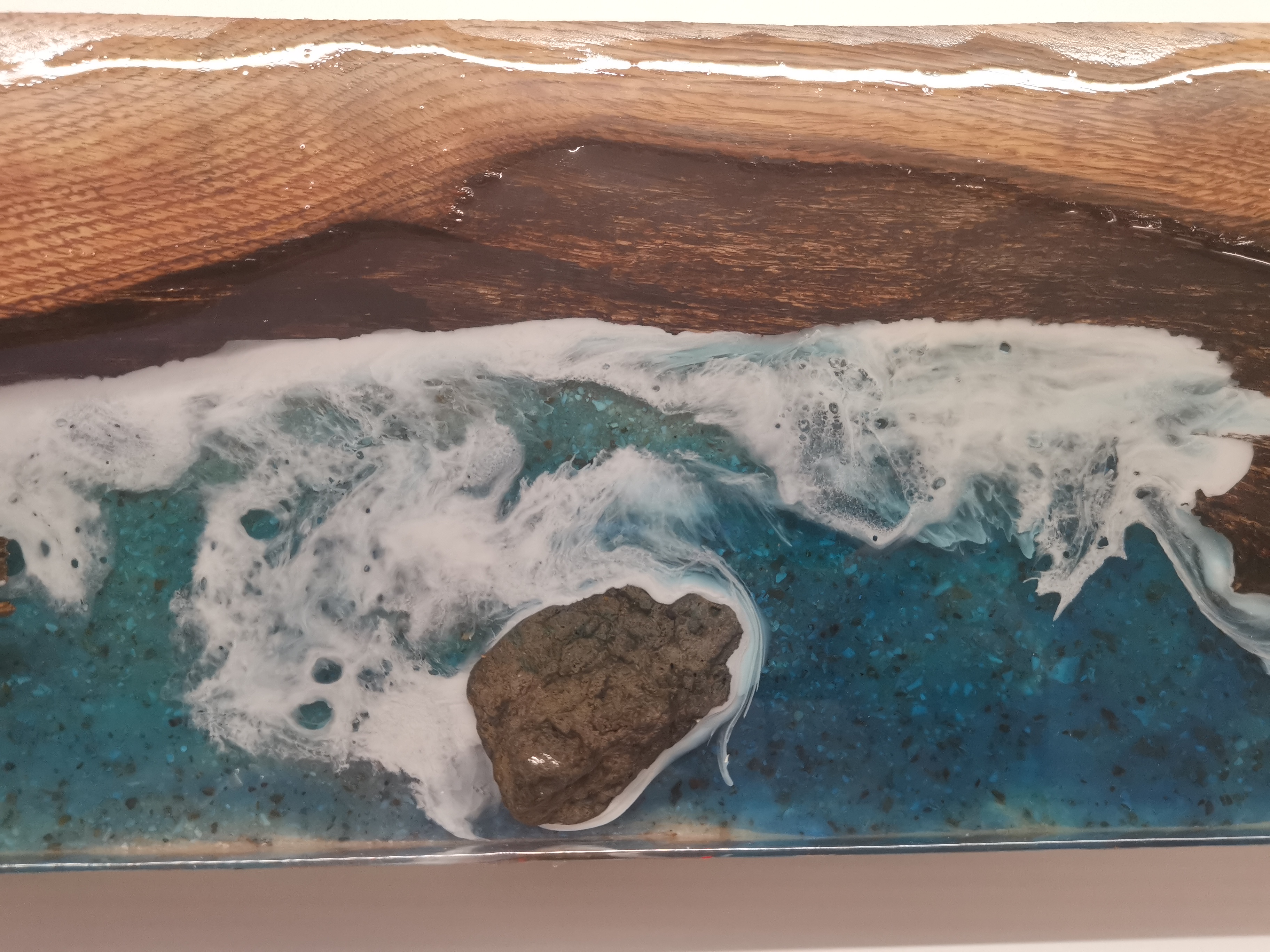 NL: Epoxy laten uitharden in de mal | EN: Epoxy curing inside the mold